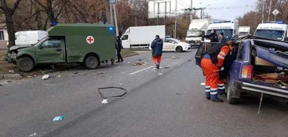 «Скорая» ВСУ столкнулась с «Жигулями», есть пострадавшие (ФОТО) | Русская весна