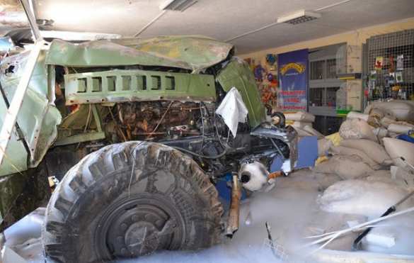 Бензовоз ВМФ Украины врезался в зоомагазин, есть погибший (ФОТО, ВИДЕО) | Русская весна