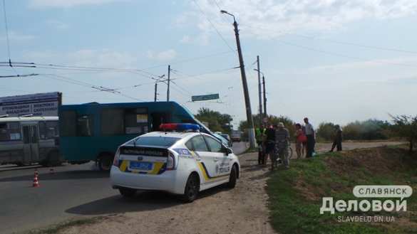 В Славянске «Урал» ВСУ врезался в маршрутку, есть пострадавшие (ФОТО) | Русская весна