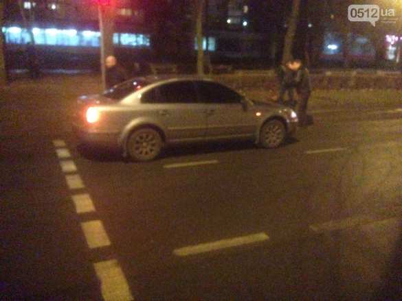 В Николаеве пьяный военный ВСУ попал под колеса автомобиля (ФОТО, ВИДЕО) | Русская весна