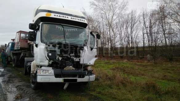 Тягач ВСУ с бронетехникой попал в ДТП под Мелитополем (ФОТО) | Русская весна