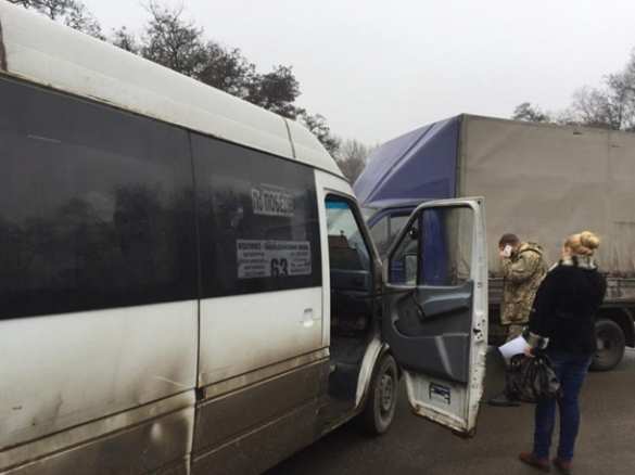 В Запорожье маршрутка врезалась в грузовик с военными ВСУ (ФОТО) | Русская весна