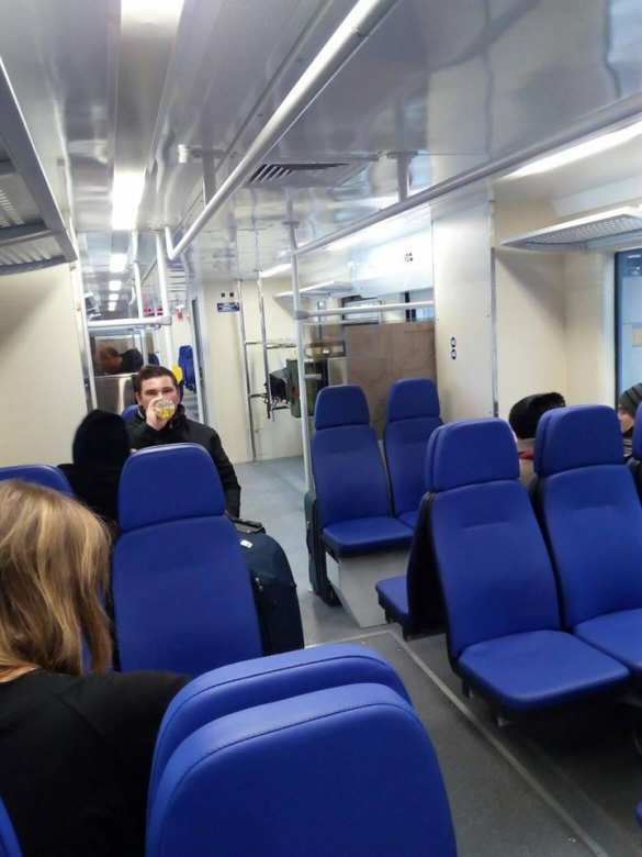 Поезд невезения: В Киеве вновь сломалась распиаренная Порошенко электричка (ФОТО) | Русская весна