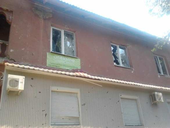 Лутугино в огне: взорванные дома, поврежденные церкви, сожженные здания (Фотолента) | Русская весна