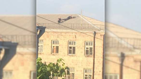 Снайперы на крышах и эвакуация жителей — спецоперация в Ереване (ПРЯМАЯ ТРАНСЛЯЦИЯ, ФОТО) | Русская весна