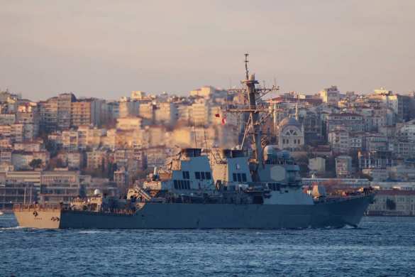 Российский ракетный корабль «взял под конвой» американский эсминец в Чёрном море (+ФОТО, ВИДЕО) | Русская весна