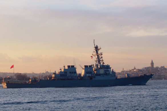 Российский ракетный корабль «взял под конвой» американский эсминец в Чёрном море (+ФОТО, ВИДЕО) | Русская весна