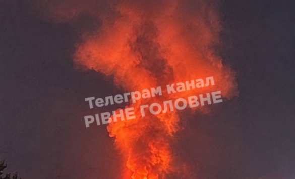 Атакован и пылает объект врага на западной Украине (ФОТО) | Русская весна