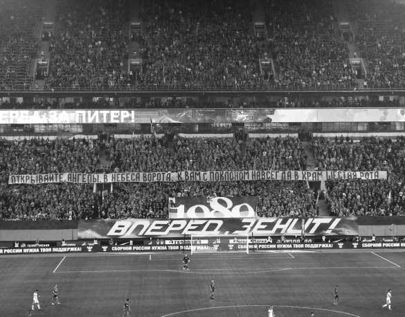 Футбольные фанаты почтили память 6 роты псковских десантников (ФОТО) | Русская весна