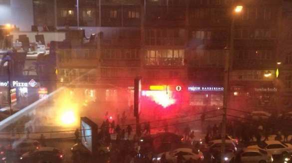 Бойня в Киеве: толпа нацистов напала на турецкий ресторан и разгромила обменник (+ФОТО, ВИДЕО) | Русская весна