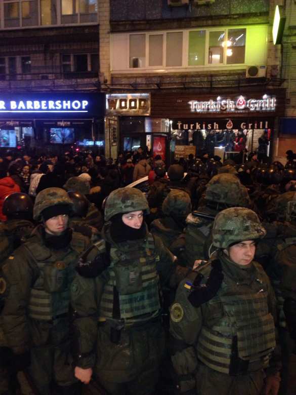 Бойня в Киеве: толпа нацистов напала на турецкий ресторан и разгромила обменник (+ФОТО, ВИДЕО) | Русская весна