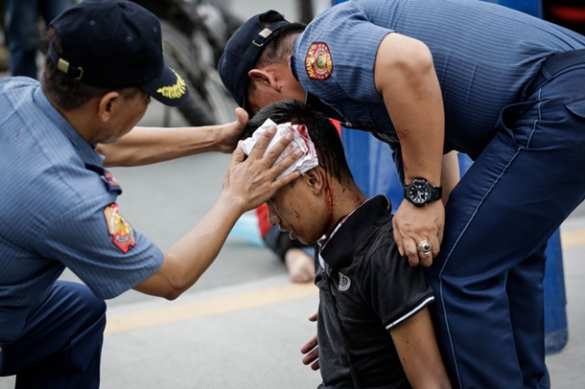 Полицейский фургон протаранил толпу протестующих у посольства США (ФОТО, ВИДЕО) | Русская весна