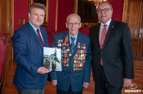 Бургомистр Вены подарил ветерану, освобождавшему город, снимок донецкого фотографа (ФОТО, ВИДЕО) | Русская весна