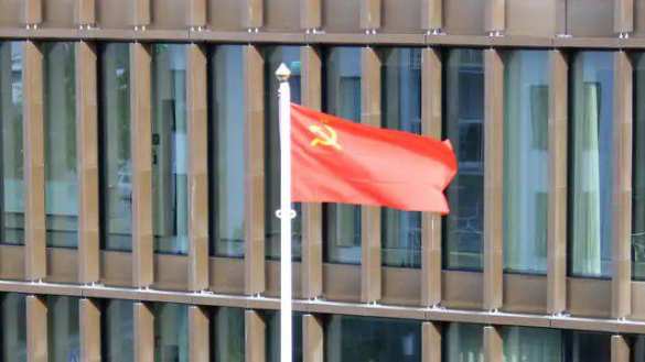Флаг СССР подняли над зданием администрации муниципалитета в Швеции (ФОТО) | Русская весна