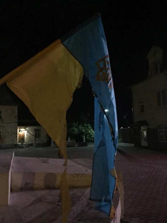 Подо Львовом сожгли флаги Украины (ФОТО) | Русская весна