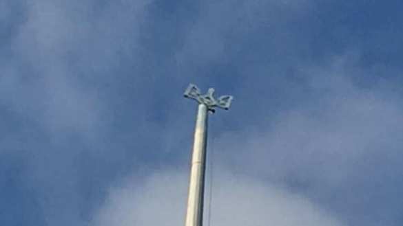 Гигантский флагшток в Киеве, которым хвастался Кличко, украсили кривым гербом Украины (ФОТО, ВИДЕО) | Русская весна