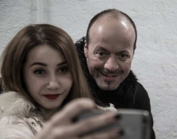 В аэропорту Ростова-на-Дону волонтеры  с участием певцов «Хора Турецкого» исполнили «Надежду» (ФОТО, ВИДЕО) | Русская весна