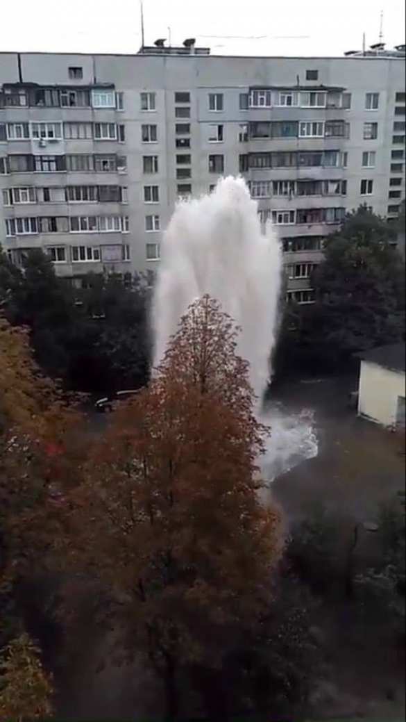 Агония инфраструктуры: в Харькове из-под земли забил фонтан высотой с 6-этажный дом (ФОТО, ВИДЕО) | Русская весна