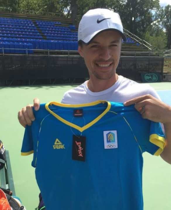 Зрада: Украинскому олимпийцу выдали форму с перевернутым гербом (ФОТО) | Русская весна