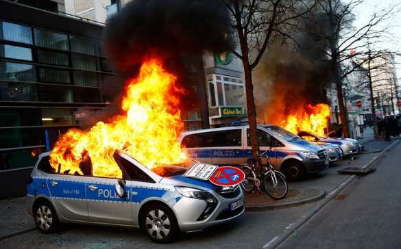 Немецкая весна: Антиглобалисты пошли в наступление во Франкфурте (ФОТО) | Русская весна