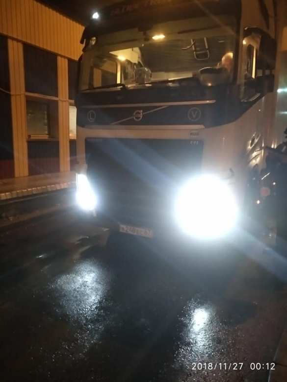 «Ша, никто никуда не едет!»: в Одессе неонацисты берут в заложники водителей из России (ФОТО) | Русская весна