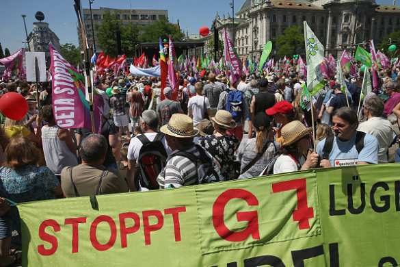 В Мюнхене многотысячная толпа протестует против саммита G7 (ФОТО) | Русская весна