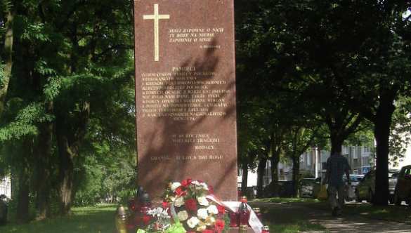 В Польше открыли памятник украинцам, спасавшим поляков от УПА (ФОТО) | Русская весна