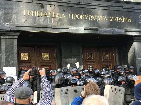 В Киеве неонацисты чуть не растерзали генпрокурора Луценко за выдачу «атошника» России (ФОТО, ВИДЕО) | Русская весна