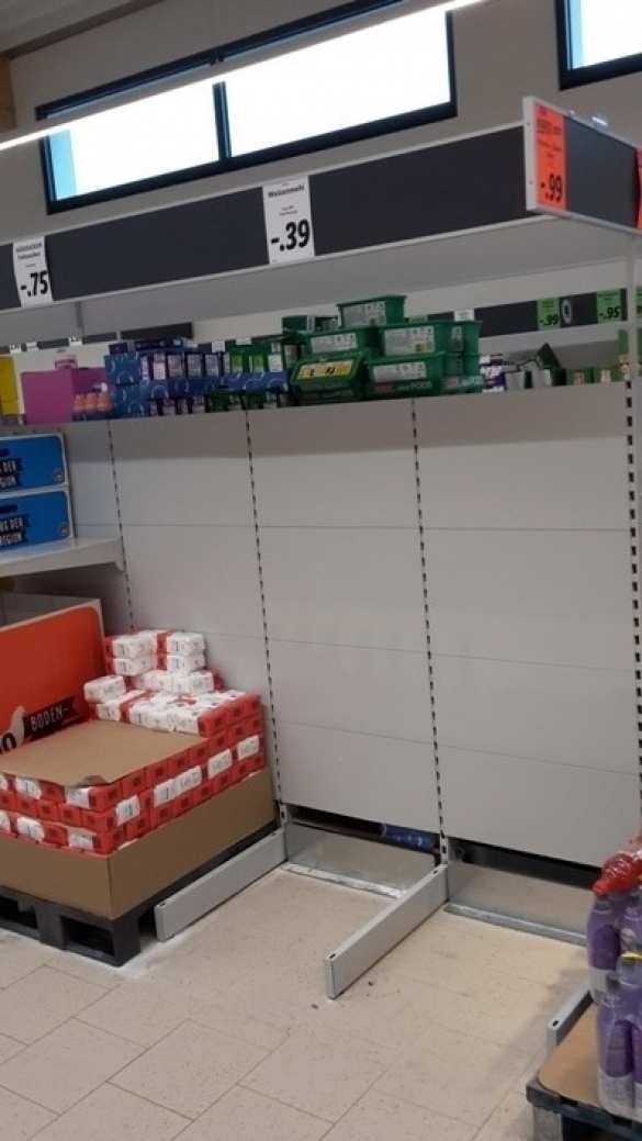 Коронавирус: немцы смели с полок магазинов дешёвые продукты первой необходимости (ФОТО) | Русская весна