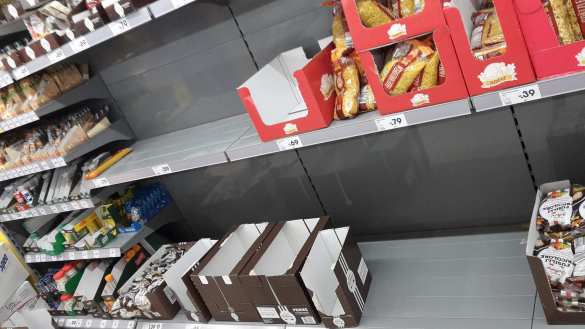 Коронавирус: немцы смели с полок магазинов дешёвые продукты первой необходимости (ФОТО) | Русская весна