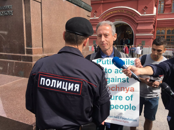 «Здесь вам не Гейропа!» — в Москве побили болельщиков нетрадиционной ориентации (ФОТО) | Русская весна