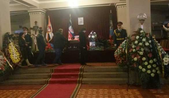 Донецк прощается с Гиви — ПРЯМАЯ ТРАНСЛЯЦИЯ. Смотрите и комментируйте с «Русской Весной» (+ФОТО, ВИДЕО) | Русская весна