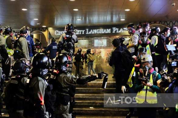 «Коктейли Молотова» и перекрытые дороги: Гонконг восстал против карантина из-за коронавируса (ФОТО, ВИДЕО) | Русская весна