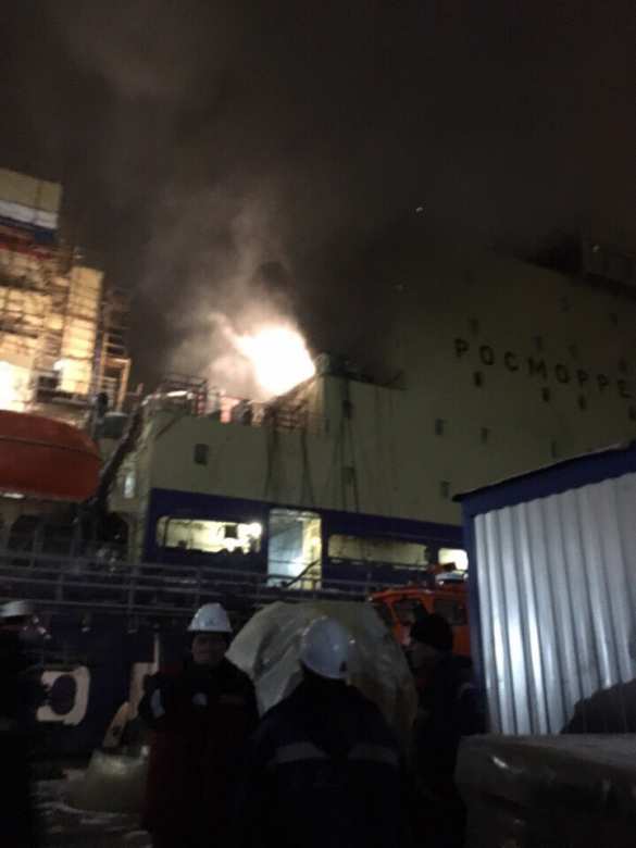 В Петербурге загорелся ледокол «Виктор Черномырдин» (+ФОТО, ВИДЕО) | Русская весна