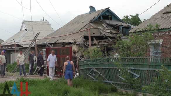 Последствия обстрела Горловки украинскими карателями (ФОТО) | Русская весна