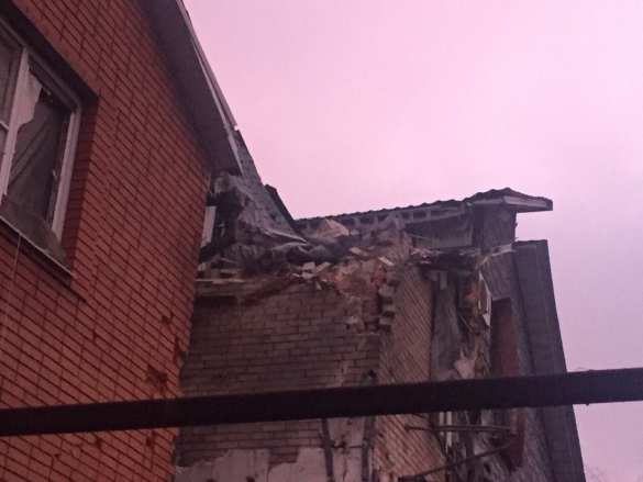 Дыра в стене: снаряд ВСУ попал в квартиру в ходе ночного обстрела Горловки (+ВИДЕО, ФОТО, ОБНОВЛЕНО) | Русская весна