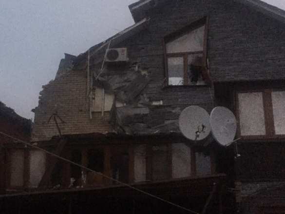 Дыра в стене: снаряд ВСУ попал в квартиру в ходе ночного обстрела Горловки (+ВИДЕО, ФОТО, ОБНОВЛЕНО) | Русская весна