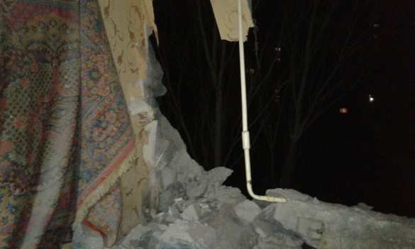 Дыра в стене: снаряд ВСУ попал в квартиру в ходе ночного обстрела Горловки (+ВИДЕО, ФОТО, ОБНОВЛЕНО) | Русская весна