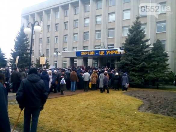 Типичная Украина: в горсовете Херсона «активисты» устроили драку (ФОТО, ВИДЕО) | Русская весна