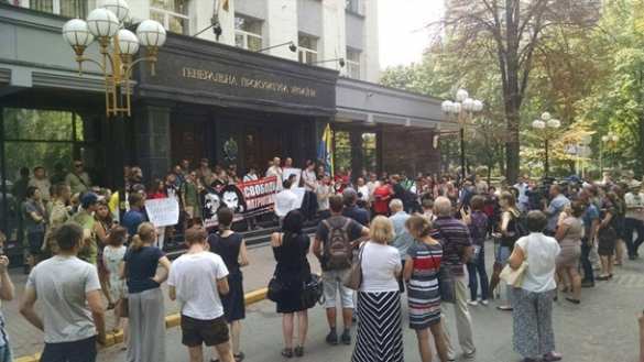 Кровь и файеры в поддержку убийц: в Киеве неонацисты устроили беспорядки у Генпрокуратуры (ФОТО, ВИДЕО) | Русская весна