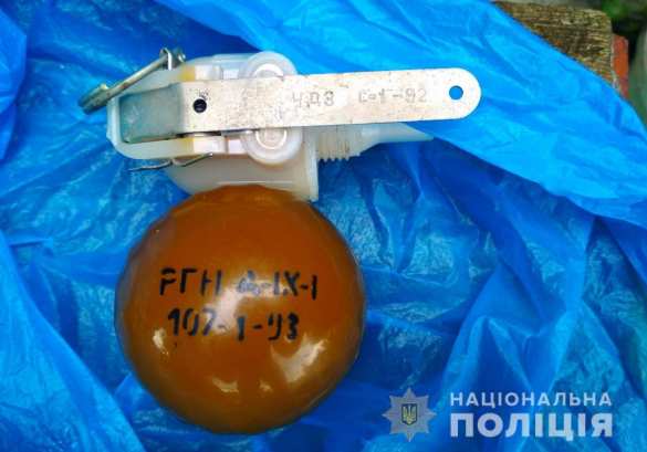 Это Украина: На Полтавщине мужчина пытался обменять гранату на бутылку водки (ФОТО) | Русская весна