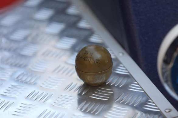 СРОЧНО: Экс-боевик «Айдара» угрожает взорвать гранату в здании правительства Украины (+ФОТО, ВИДЕО) | Русская весна