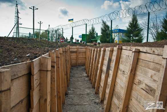 Противотанковые «ежи» и зелень в «кадках»: хваленая «Стена» на границе Украины с Россией (ФОТОЛЕНТА) | Русская весна