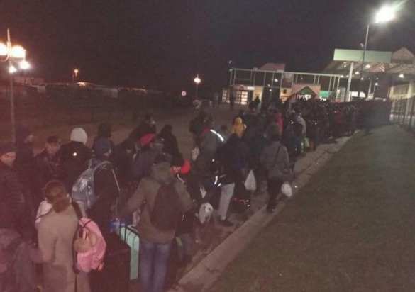 Украинцы штурмуют границу «неньки» со стороны Польши: «родина» назад не пускает (+ФОТО, ВИДЕО) | Русская весна