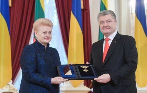 Кукушка хвалит петуха: президенты Украины и Литвы наградили друг друга (ФОТО) | Русская весна