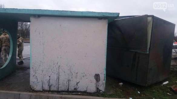 Девушке срезало голову: грузовик ВСУ протаранил остановку с людьми под Николаевом (ФОТО, ВИДЕО 18+) | Русская весна