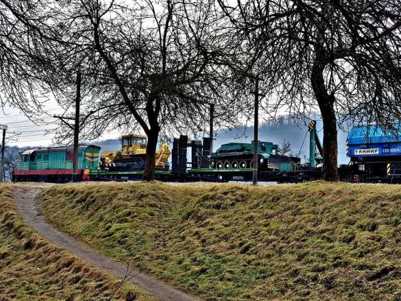 Упал в реку: поезд сошёл с рельсов на Закарпатье (ФОТО, ВИДЕО) | Русская весна