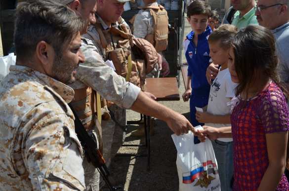 Сирия: Конвой Минобороны РФ был неожиданно встречен красивыми девушками, лезгинкой и баянистом — репортаж РВ (ФОТО, ВИДЕО) | Русская весна