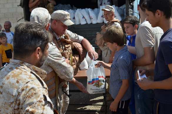 Сирия: Конвой Минобороны РФ был неожиданно встречен красивыми девушками, лезгинкой и баянистом — репортаж РВ (ФОТО, ВИДЕО) | Русская весна