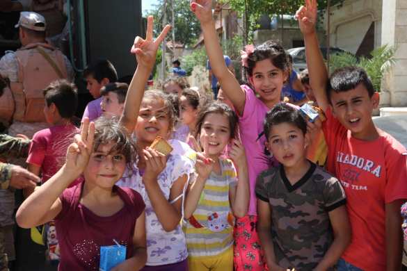 Трогательные кадры: Российские военные и сирийские дети в провинции Хомс (ФОТО) | Русская весна